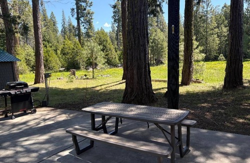 Shaver Lake RV Rental | Glamping - King Bed - Walk to Town - Near Meadow