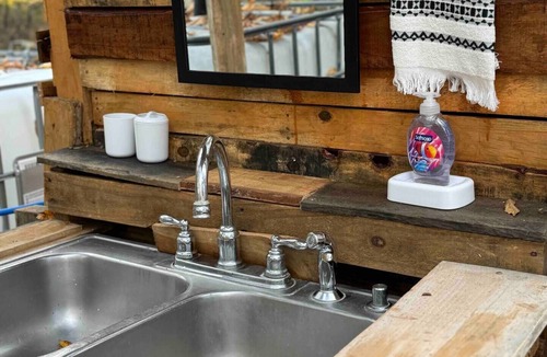 Waverly RV Rental | Glamping starglazing tentn