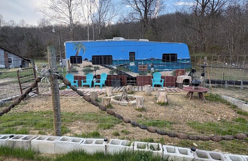 Stanton House | Glamping with your fur babies by Red River Gorge and Natural Bridge.