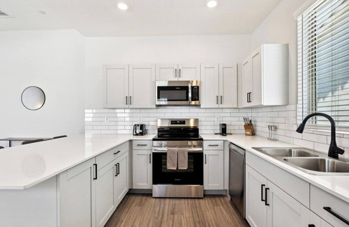 Sundance House | Gleaming Contemporary Home in Canopy w/Pool,BBQ