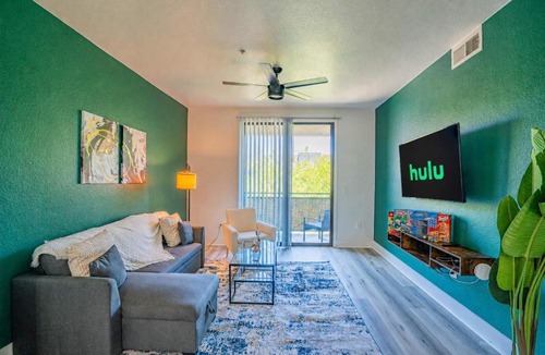 Glendale Sports and Entertainment District Apartment | Glitzy 2BR Walk to Westgate Pool Gym WD