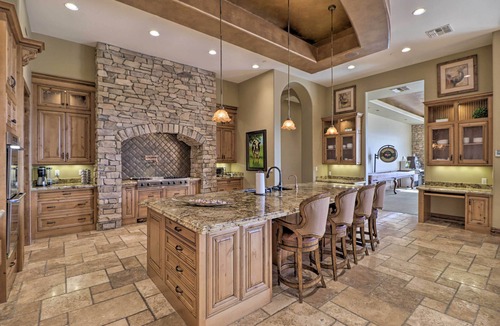 Phoenix House | Gold Mountain Paradise