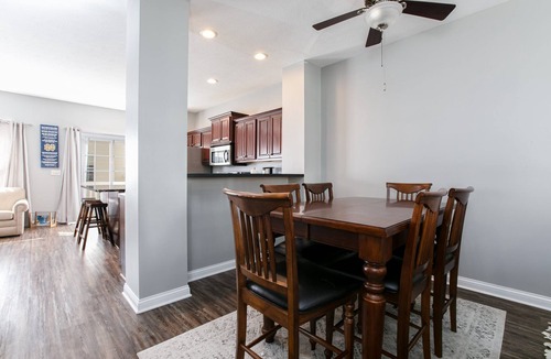 Roseland House | Golden Dome Getaway<>Townhome 1.5 mi To ND