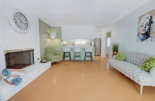 Paradise Villa | GOLDEN ERA VINTAGE BEAUTY, 3BD/2BTH w/Pool + Spa + Gorgeous Jetted Tub