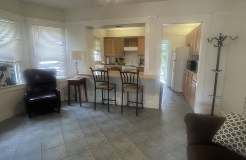 Golden Hill Apartment | Golden Hill apartment W/private balcony