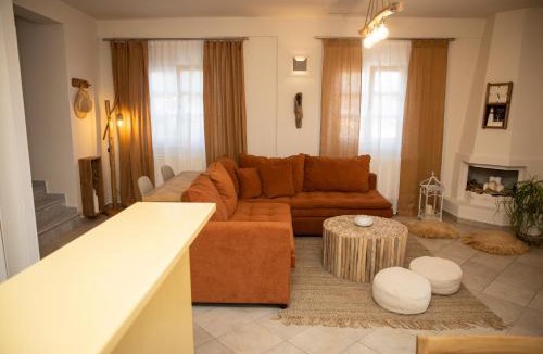Vissa House | Golden Palm Tree Maisonette