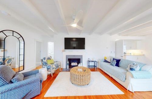 Buzzards Bay House | Golden Slumbers