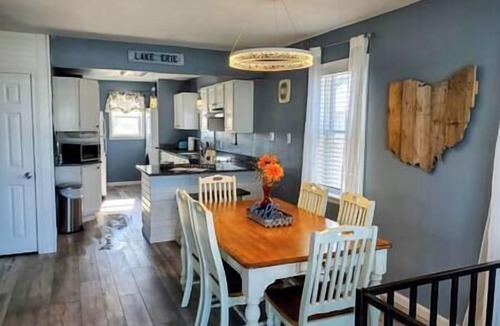 Oak Harbor House | Golf Cart- Lake Erie Water Front Beach House