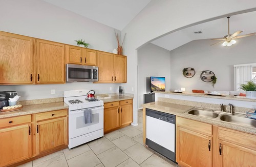 Maricopa House | Golf Community w/Private Pool! Super Clean.