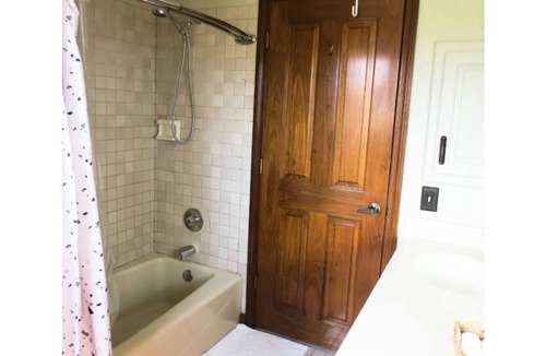 Columbus House | Golf Course Retreat--HUGE house--Quiet & Cozy