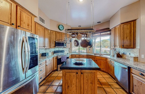 Forty Niners Country Club Estates House | Golf & mountain view desert home with shared pool and gym - dog-friendly