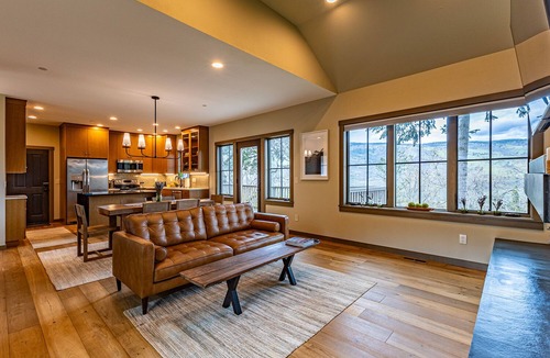 Mosier House | Gorge Panorama - Short walk to downtown Mosier, near Hood River