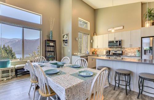 Carson House | 'Gorge Retreat' - Modern Carson Home w/Mtn Views!