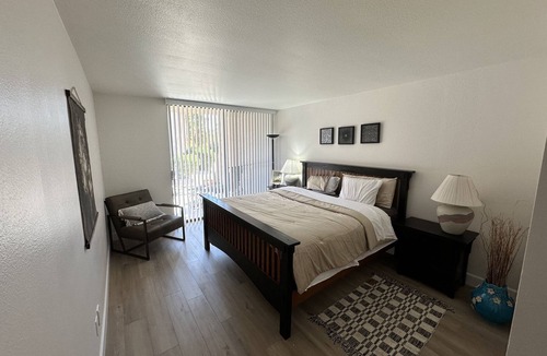 South Scottsdale House | Gorgeous 1500sqft 3 bedrooms by the golf course and lake.