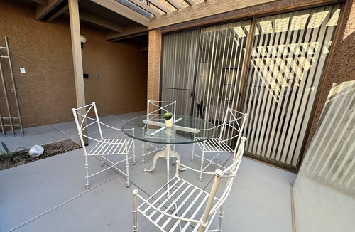 South Scottsdale House | Gorgeous 1500sqft 3 bedrooms by the golf course and lake.