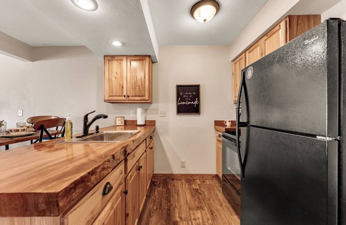Branson West Condo | Gorgeous Branson Condo, VIEWS, Hike and Fish on Property, Private Lake, 2 Pools!