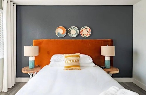 Goebel Apartment | Gorgeous CozySuites Camelback with pool, parking! 08