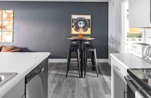 Goebel Apartment | Gorgeous CozySuites Camelback with pool, parking! 08