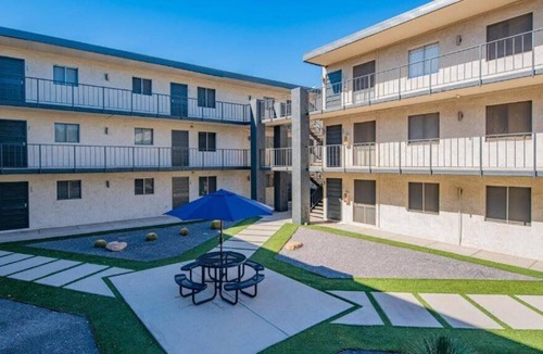 Goebel Apartment | Gorgeous CozySuites Camelback w/pool, parking! 06