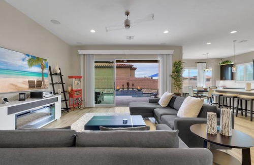 Starr Ridge House | Gorgeous custom home with spa, heated pool, outdoor kitchen and game room!