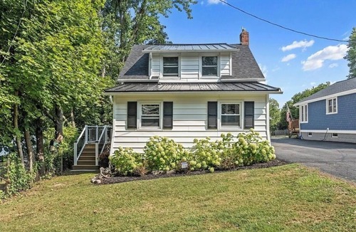 Town of Owasco House | Gorgeous Lakefront Escape on Owasco Lake, Paddle Boats, Kayaks, Sunset Views