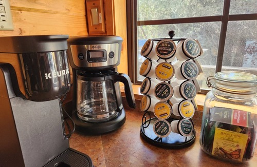 Munds Park House | Gorgeous Munds A-Frame Cabin Retreat, New custom arcade machine! Dishwasher Added Too!
