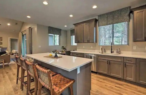 Kachina Village House | Gorgeous New Build, Space for Multiple Families, Hot Tub, 2 Patios and LRs