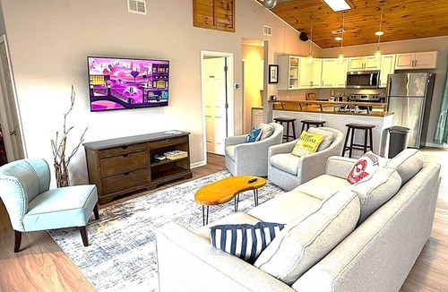 Kelleys Island House | Gorgeous Open Floor Plan Island Home-4bdrm/2bthrm