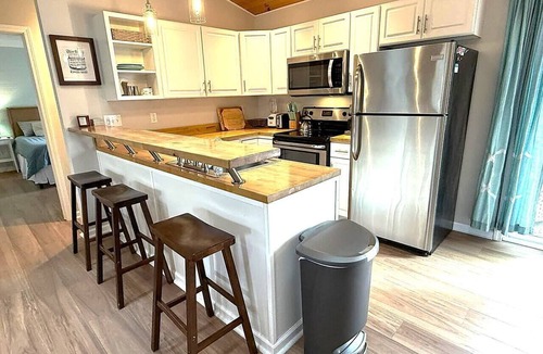 Kelleys Island House | Gorgeous Open Floor Plan Island Home-4bdrm/2bthrm