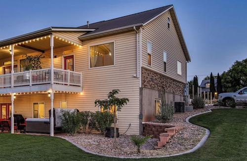 Hurricane House | Gorgeous private suite in ranch home with full kitchen/laundry and Jacuzzi tub!