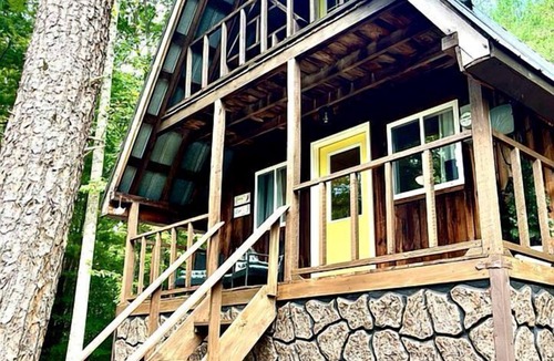 Wellington Cabin | Gorgeous Secluded Cabin with Hiking Trails Near in Frenchburg, Kentucky