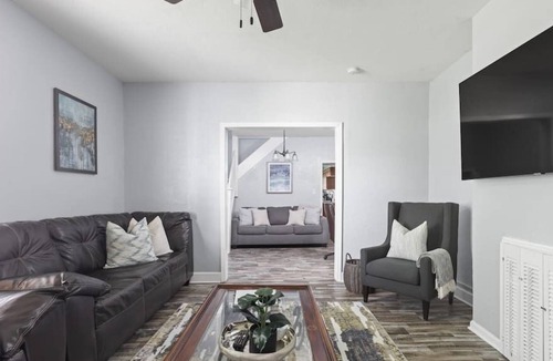 Kennedy King House | Gorgeous Townhouse in Amazing Central Location