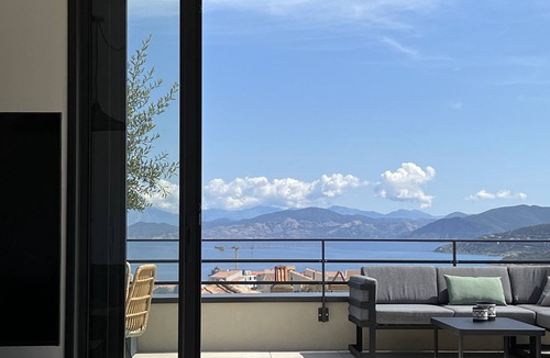 L'Ile-Rousse Apartment | Grand Appartement Avec une Très Grande Terrasse Équipée D'un Jacuzzi