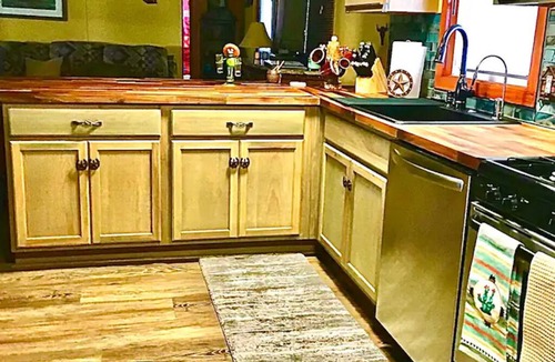 Meadview House | Grand Canyon 3bd/2ba with bonus rooms and bbq area/Pets OK