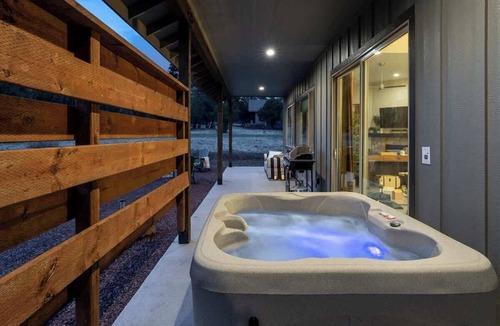 Williams House | Grand Canyon Basecamp w/Hot Tub