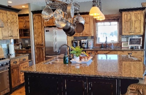 Colbert House | Grand Getaway at Green Bluff w/hot tub, ping pong table, views, views, views!