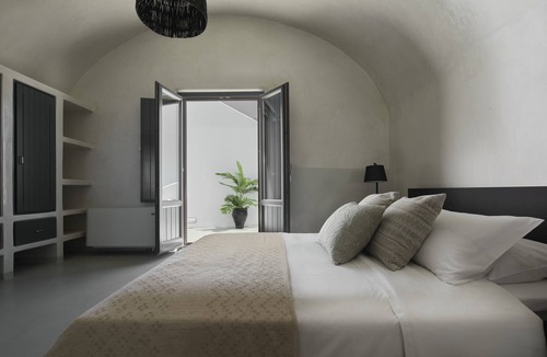 Imerovigli Hotel | Grand Honeymoon Villa with Sea View and Hot tub