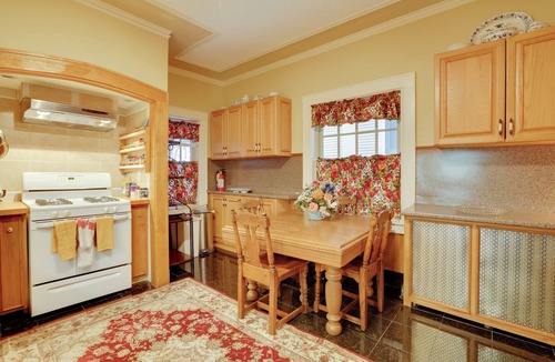 Lowry Hill House | Grand Multi-Unit Estate: 2 Mi to Dtwn Minneapolis!