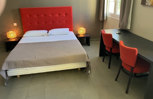 Centuri Bed & Breakfast | Grande Chambre Située au Centre D'un Pittoresque Port de Pêche ;