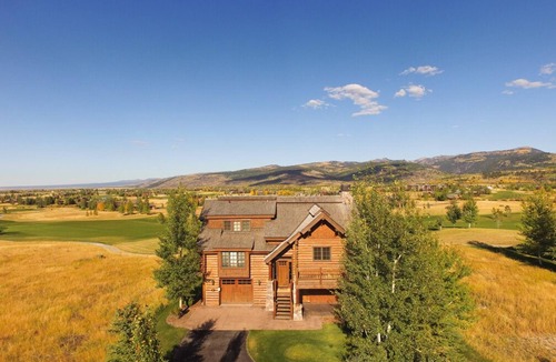 Victor House | Gray Drake Cabin Teton Springs Deluxe Log Home Quiet Location w/A/C & Hot Tub