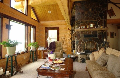 Kalispell Bed & Breakfast | Gray's room Garrison Inn Montana bed and breakfast