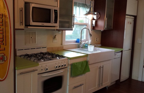 Newport East Cottage | Great Beach Cottage, 8-12 minute walk to Beaches