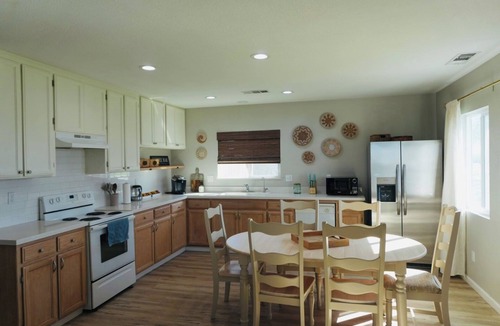Stanislaus County House | Great for groups: Romantic farmhouse with beautiful lawns and parking.