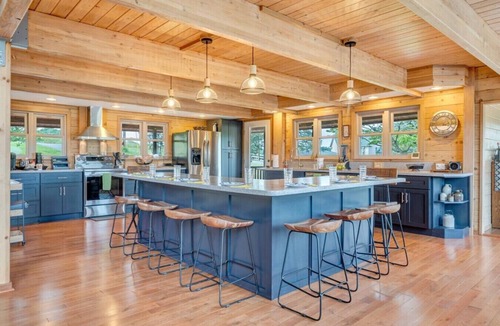 Goodview House | Great Lake Escape - Sleeps 10 -Allows 1 dog