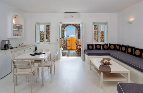 Imerovigli Villa | Great Santorini Villa | Villa Votsalo | Air Conditioning | Imerovigli