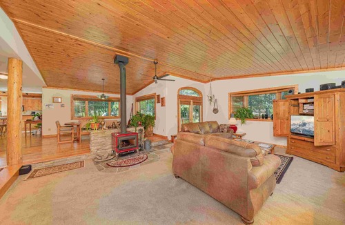 Wilson House | Green Circle Lodge: Quiet getaway in Wilson with Mountain views