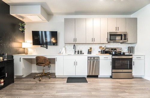 Boise Apartment | Greenbelt Getaway | Hot Tub, Pool, Downtown Boise