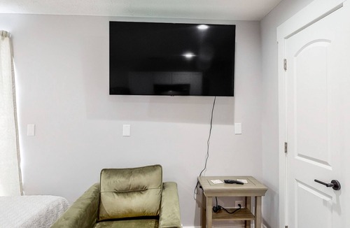 Greenwood Apartment | Greenwood Getaway Apartment - Recently Remodeled