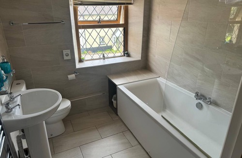 Winterborne Kingston Bed & Breakfast | Greyhound Inn Freehouse