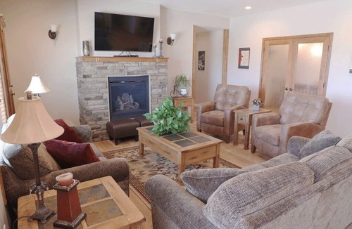 Heyburn House | Greystone Crossing Suite #6